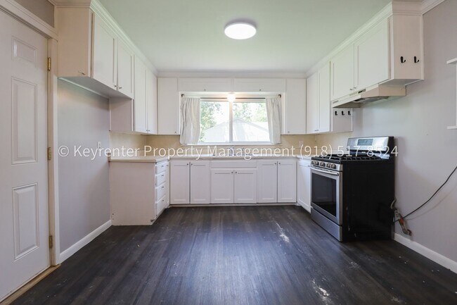 Building Photo - 9344 E 3rd Pl