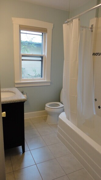 upstairs bath - 4970 Wyandot St