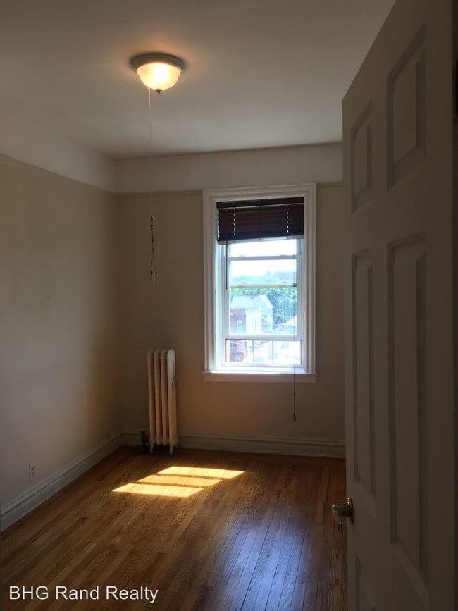 Building Photo - 1 br, 1 bath Apartment - 1441 Parker St