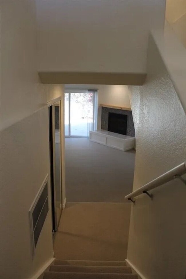 Building Photo - West Del Mar Coastal Townhome | Ocean Views | Walk to the Beach