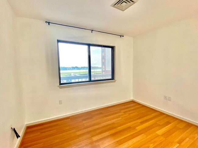 Building Photo - 90 Quincy Shore Dr