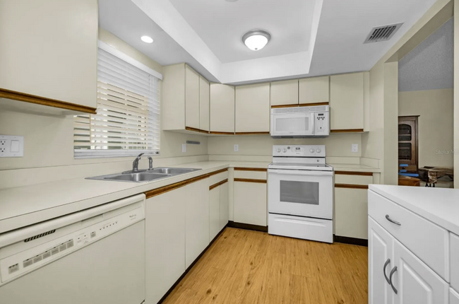 Building Photo - 240 Promenade Dr