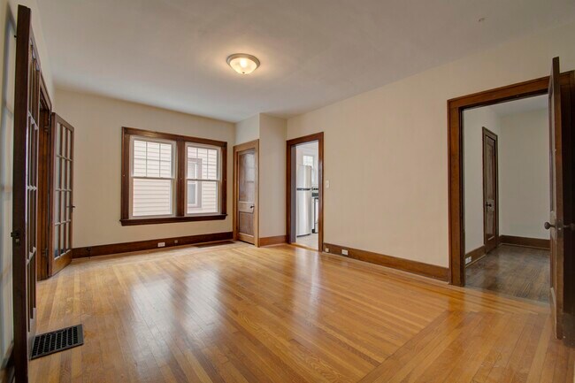 Building Photo - 1026 Altavia Ave