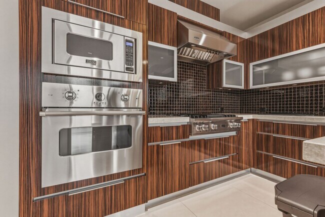 Building Photo - Waldorf Astoria 4707-Strip/City/Mtn Views from this Stunning 2Bd/2.5Ba Residence