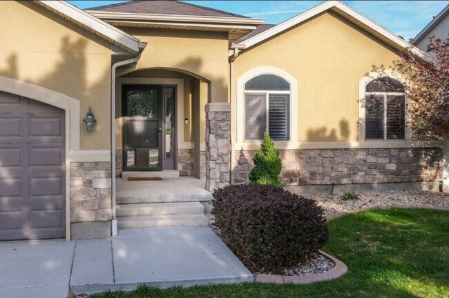 Building Photo - 13141 S Woods Park Dr