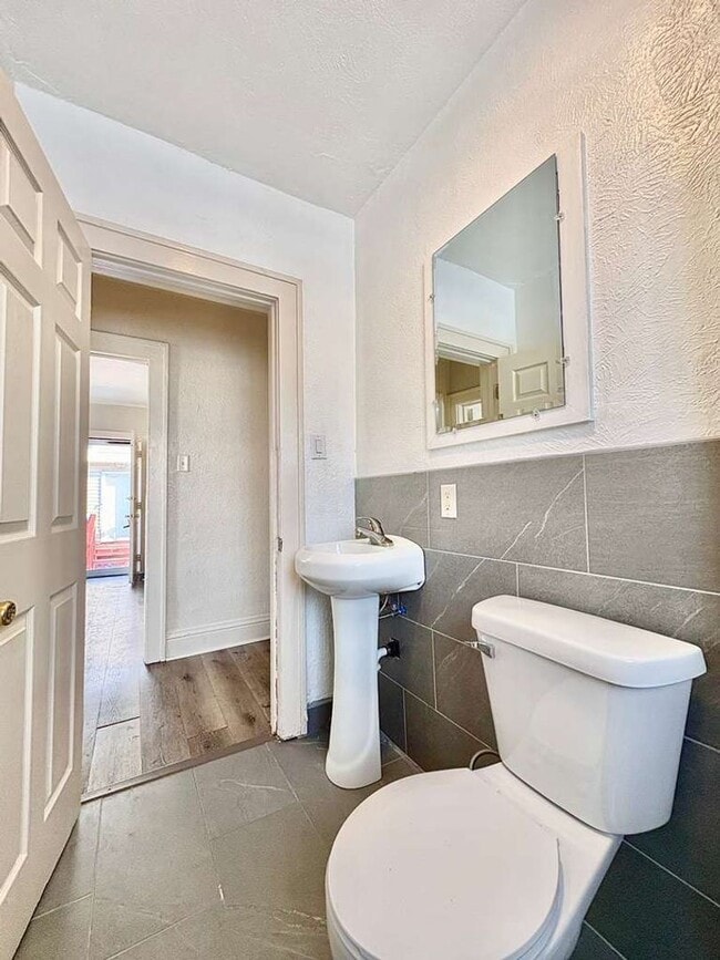 Building Photo - 1503 Hermosa Pl