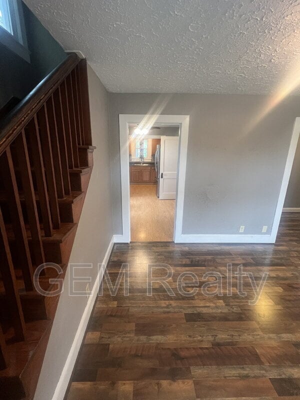 Building Photo - 349 White Oak Rd