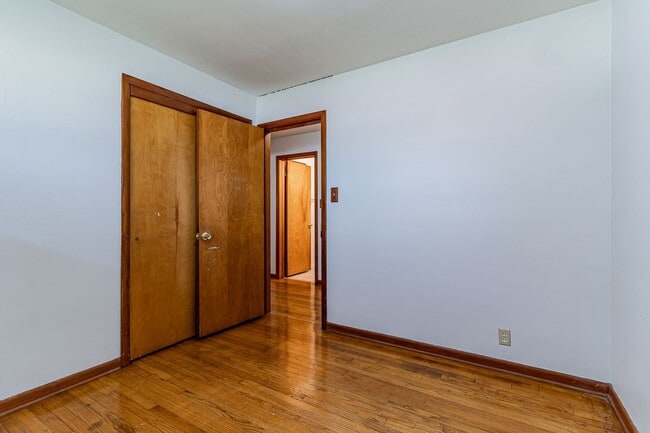 Building Photo - 3 bedroom, 1 bath ranch home! Close to I-74, on the local MTD bus line!! - Available 05/01/2026