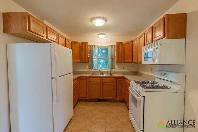 Building Photo - 1404 Legore Ln