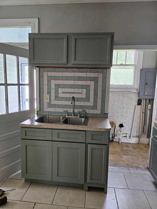 Building Photo - 3 Bed/1bath