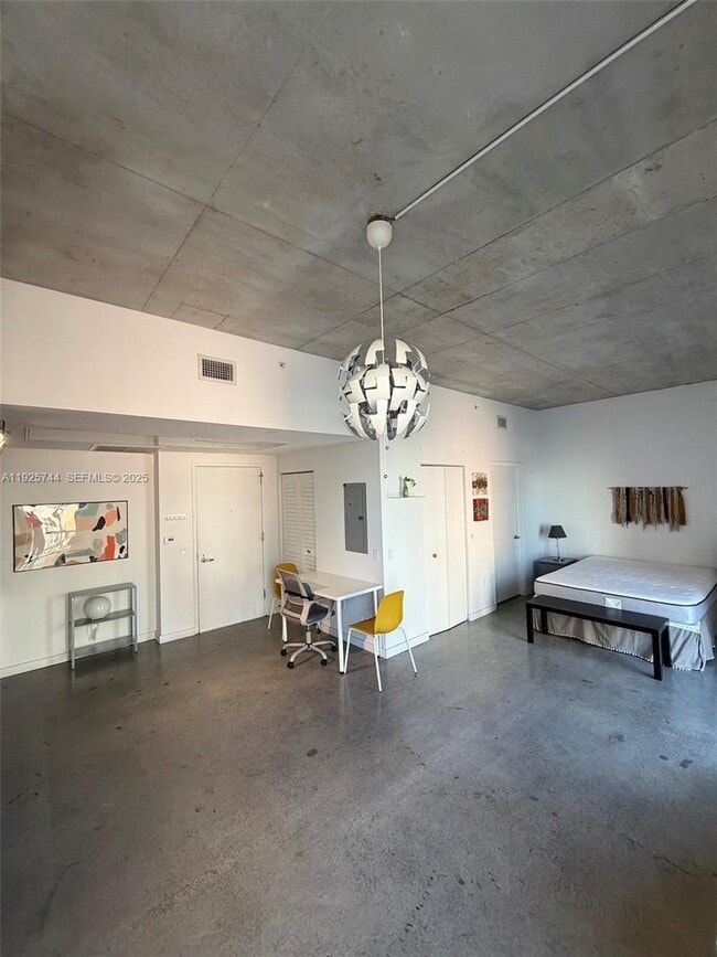 Building Photo - 151 SE 1st St