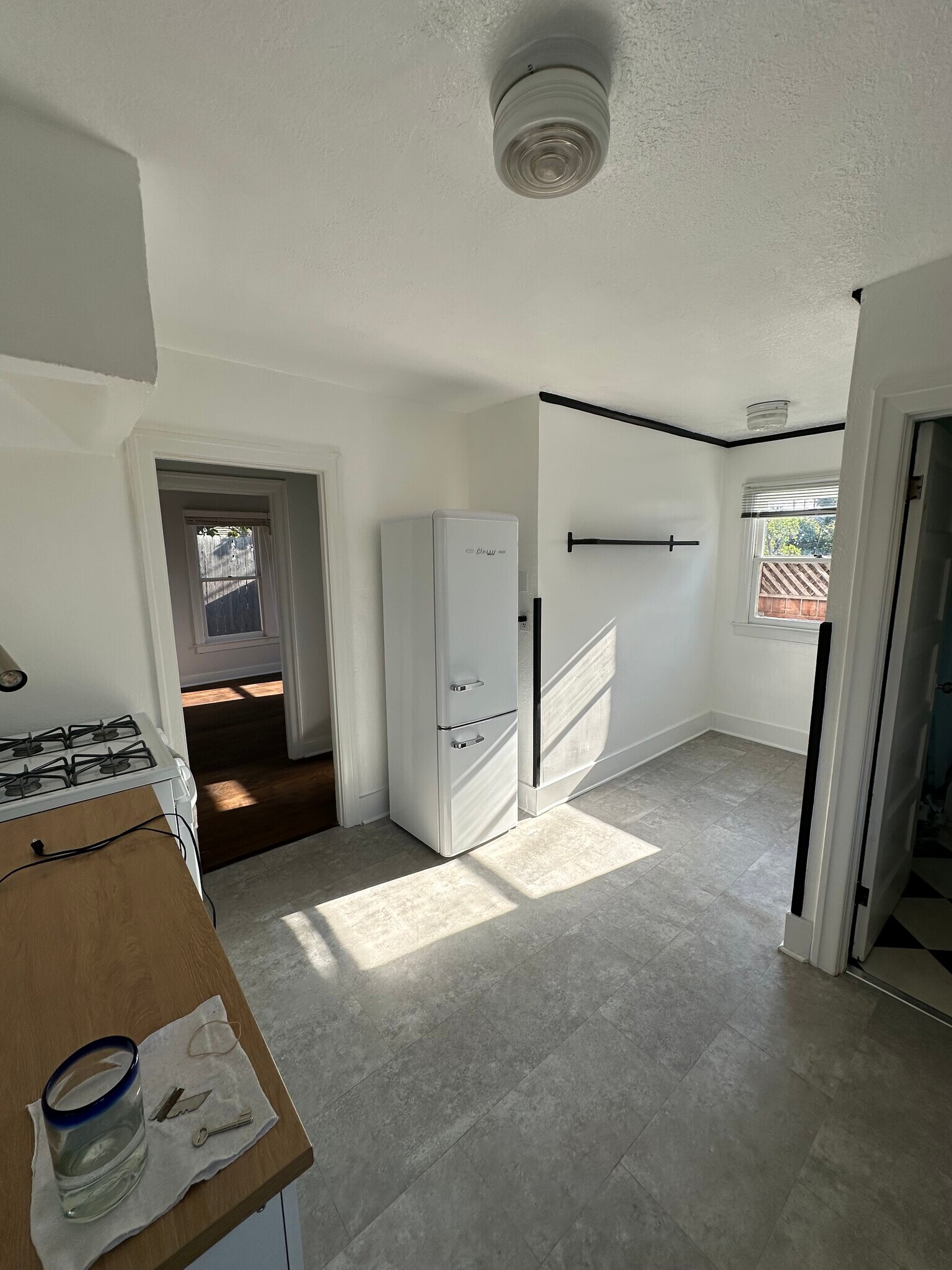 Kitchen - 1613 6th Ave