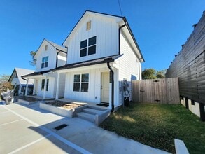 Building Photo - 102 E Fawn St