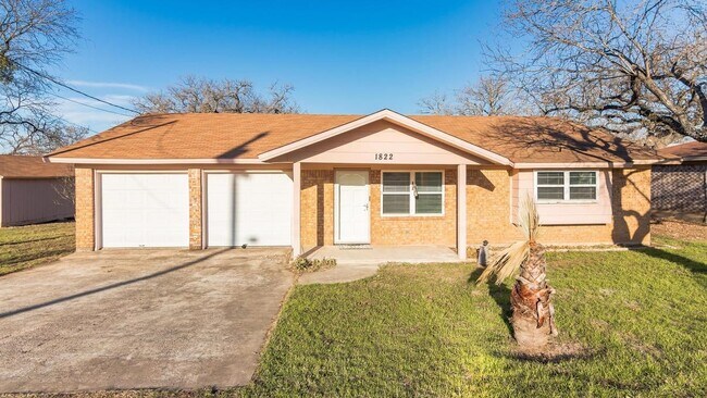 Building Photo - 1822 Greenwood Ln