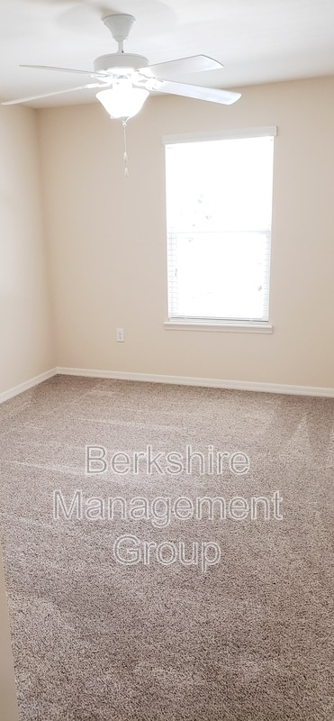 Building Photo - 1012 Dossey Oaks Ln