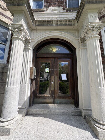 Building Photo - 1846 Commonwealth Ave