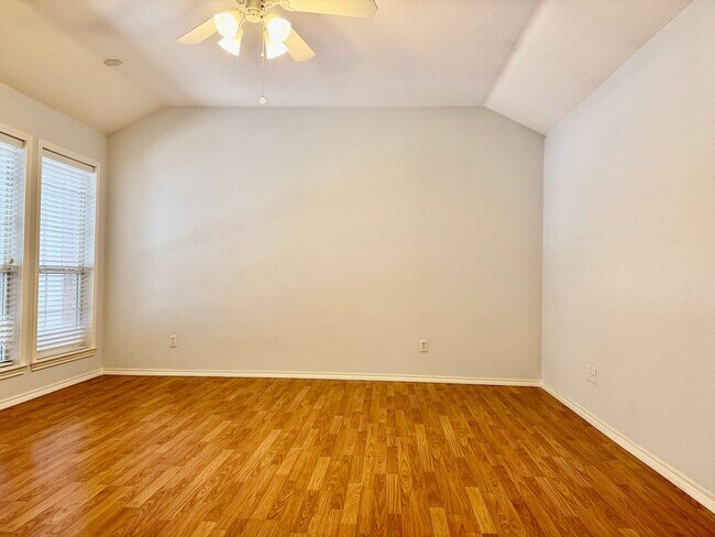 Building Photo - For Rent