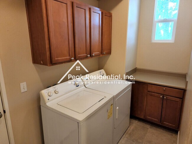 Building Photo - Beautiful Newer 1bd/1ba North Natomas Cond...