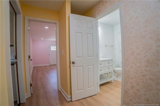 Building Photo - 1733 Daisy Ln