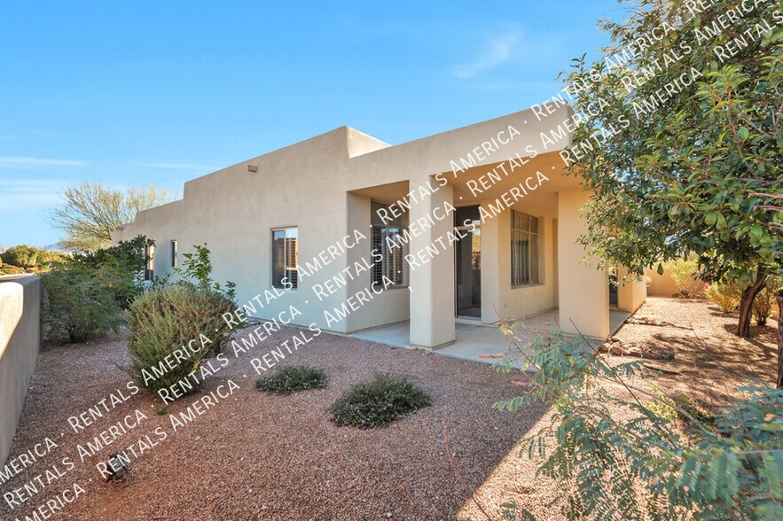Building Photo - 1033 W Par 4 Dr