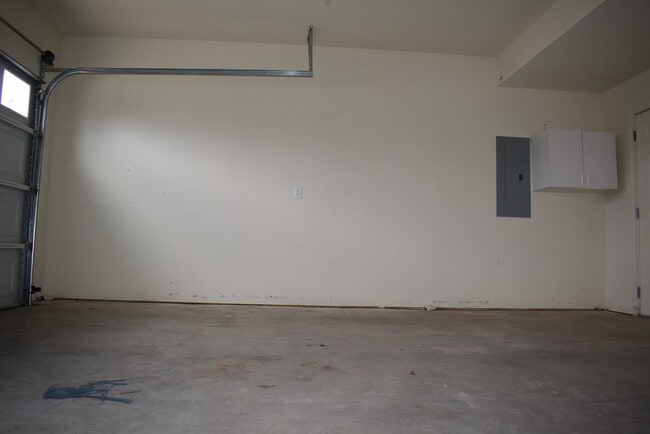 Building Photo - Large 2 story 3 bedroom 2 bathroom!