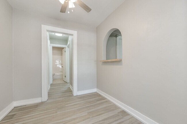 Building Photo - 4215 SW 11th Ave