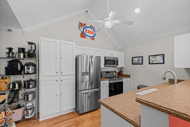 Building Photo - 433 Harts Cove Way