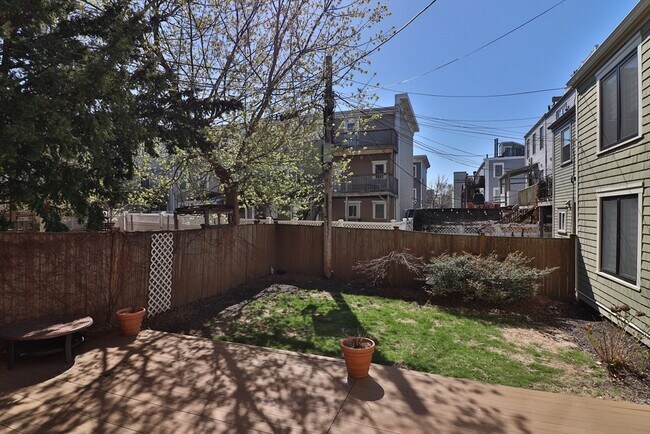 Building Photo - 358 Dorchester St