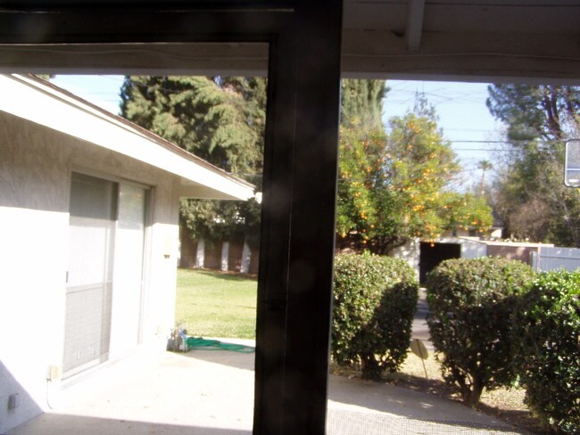 Building Photo - 10854 Reseda Blvd