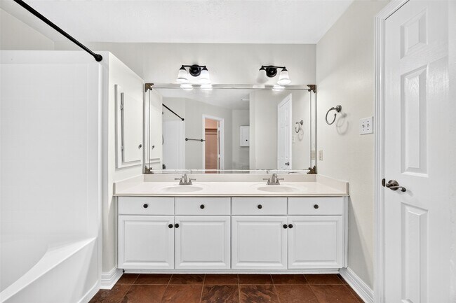 Building Photo - 15307 Flemington Ave