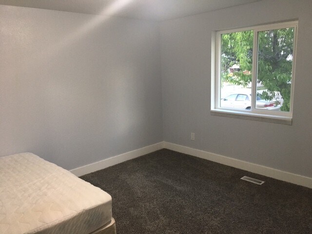 Building Photo - 656 S 170 W