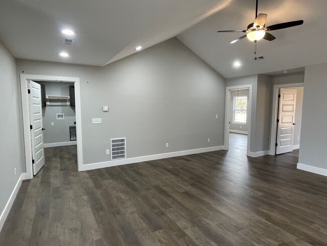 Building Photo - NEW CONSTRUCTION 3 Bed 2 Bath FOR RENT in Waynesville