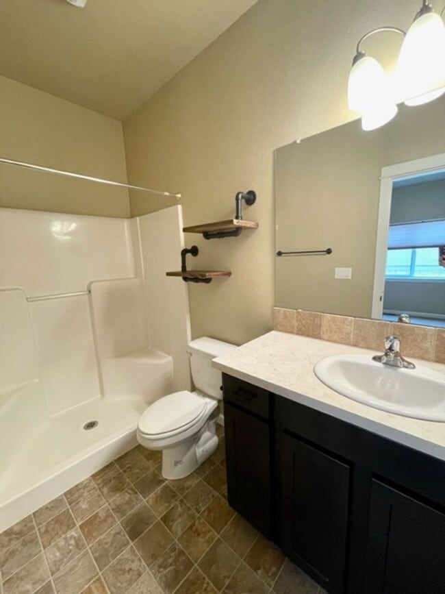 Building Photo - Beautiful 3 Bedroom Single Level home in SE Bend!