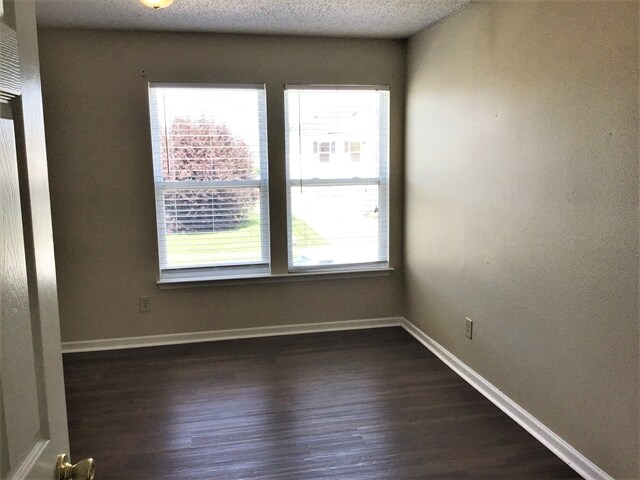 Building Photo - 6805 W Littleton Dr