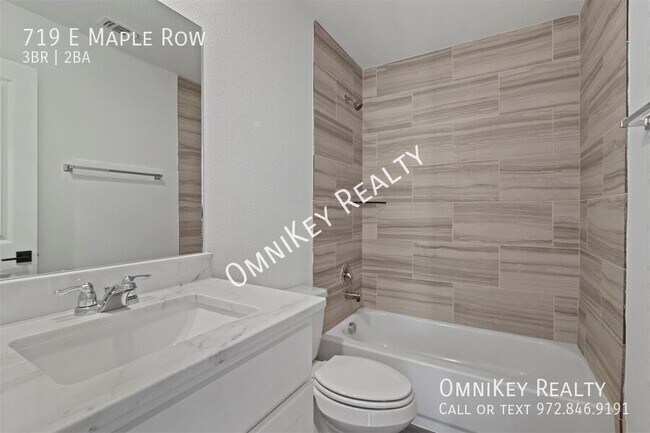 Building Photo - 719 Maple Row