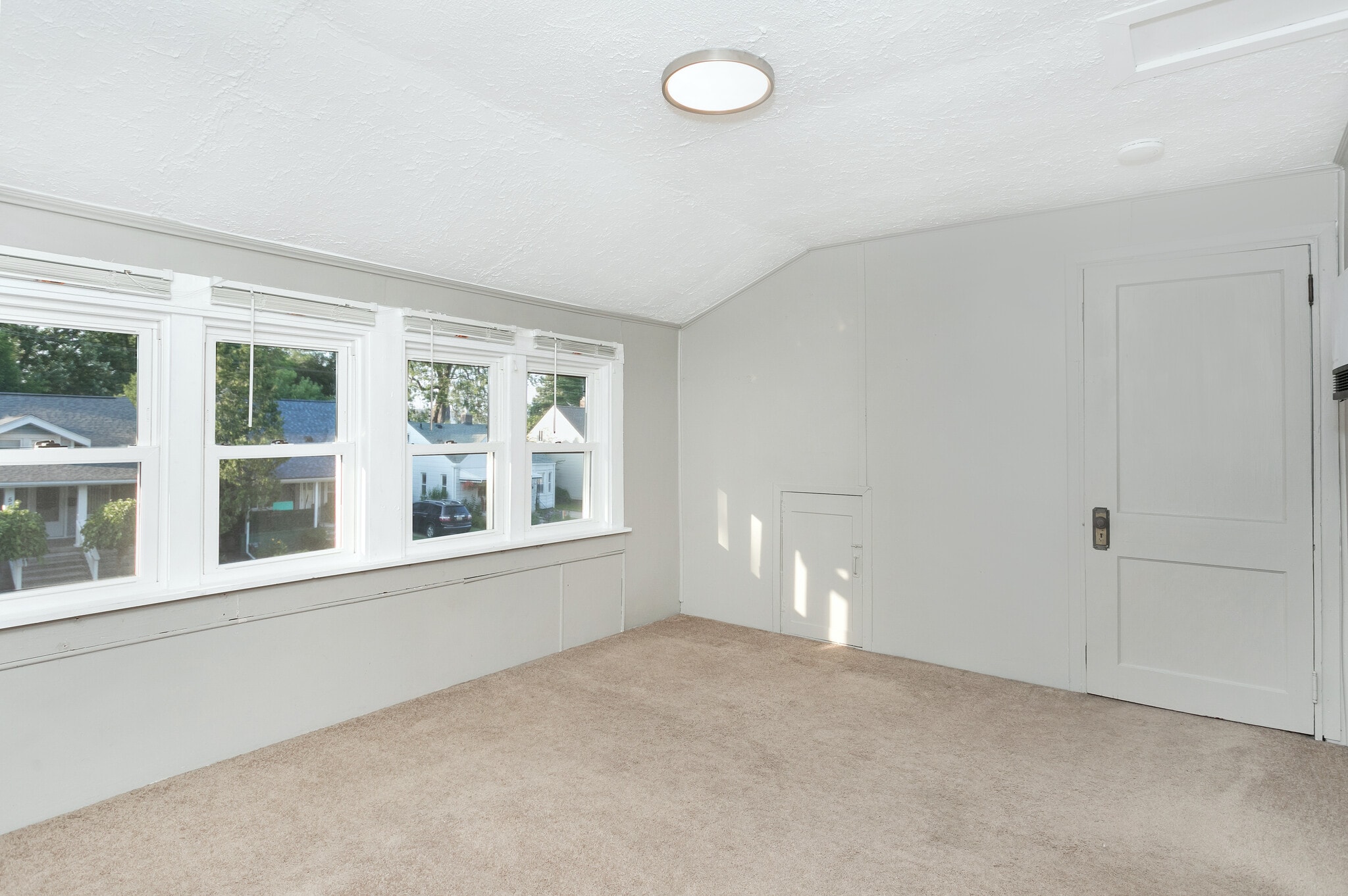 Building Photo - 552 E Saratoga St