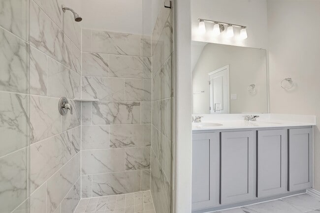 Building Photo - 2810 Woodbrook Dr