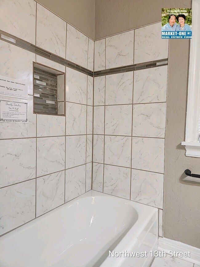 Building Photo - 705 NW 13th St