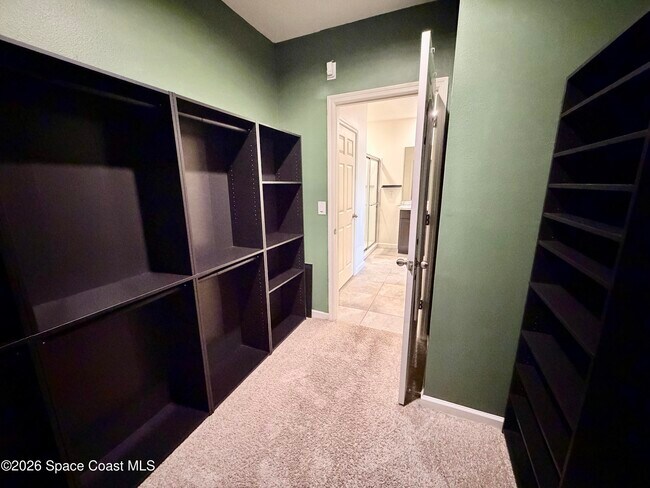 Building Photo - 388 Coyote Dr