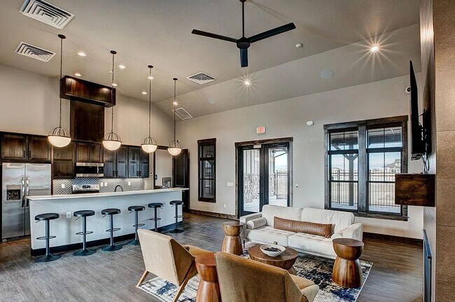 Building Photo - Great Townhouse in Windsor