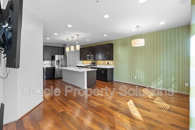 Building Photo - 1201 Falcon Point Dr