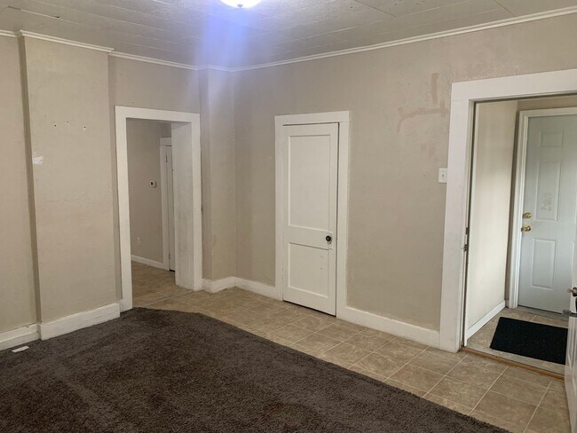 Building Photo - 352 Catherine St