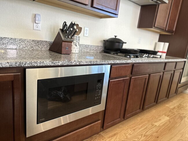 Building Photo - Modern 4-Bed Ranch in Erie with 13-Ft Ceil...