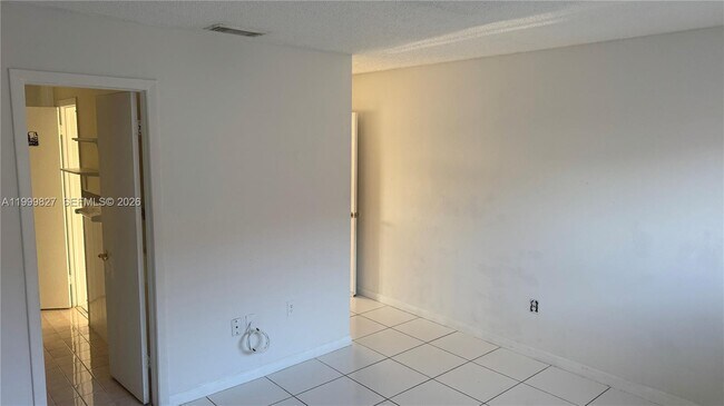 Building Photo - 2319 W 60th St