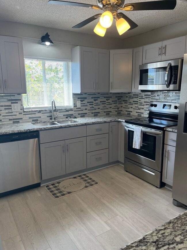 Building Photo - Renovated 2/2 Beacon 21 Condo Waterfront 55+ Community
