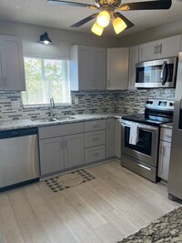 Building Photo - Renovated 2/2 Beacon 21 Condo Waterfront 5...