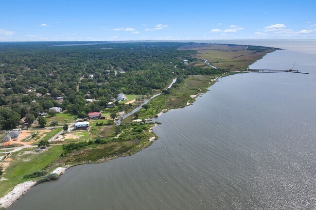 Building Photo - 3 Bedroom Home in Ocean Springs