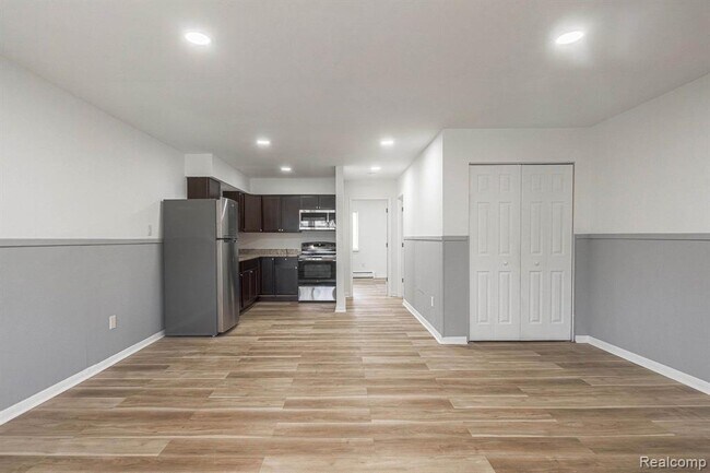 Building Photo - 2475 S Commerce Rd