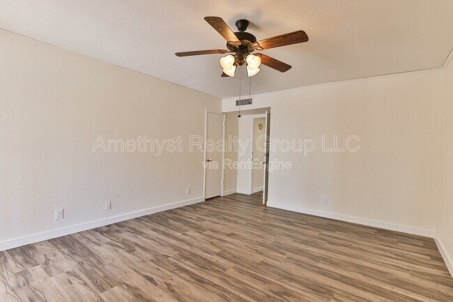 Building Photo - 4419 W Shaw Butte Dr