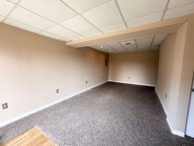 Building Photo - 1114 Skyview Dr
